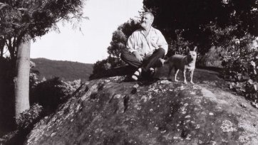 Jeff Carter with his dog Annie Rose at Foxground NSW