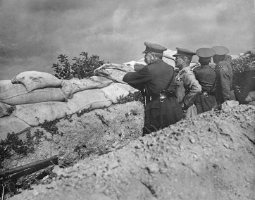 Lord Kitchener in the trenches at Anzac. General Birdwood on Kitchener’s right. Nov 1915