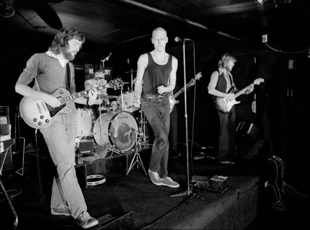 Midnight Oil, 1977