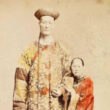 Chang the Chinese giant with his wife Kin Foo