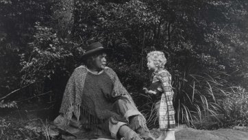 Essie Coffey (Bush Queen) and Orlando Gemes