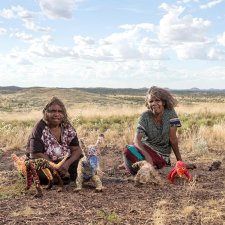 Yanyangkari Roma Butler and Yangi Yangi Fox from Irrunyju (Wingellina), Western Australia, 2017 Rhett Hammerton