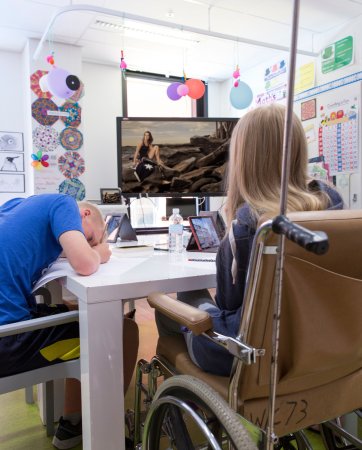 Students at the Canberra Hospital School connecting with the Gallery virtually