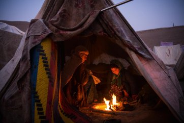 A mother and daughter were among thousands forced to leave their homes for Badghis’ mprovincial capital Qala-i Naw when drought caused wheat crops to fail, 2018 Andrew Quilty