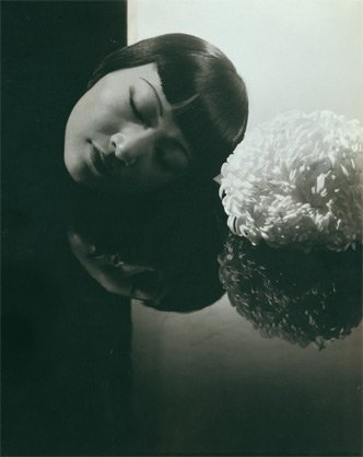 Anna May Wong, by Edward Steichen, 1930 publ. January 1931.
Credit: Courtesy Condé Nast Archive