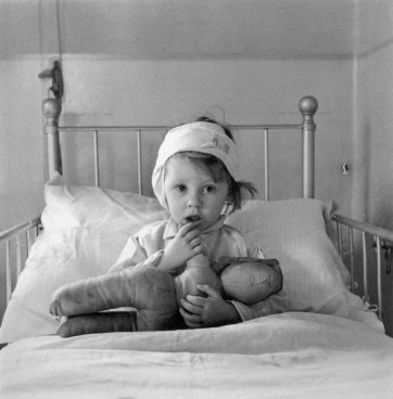 Eileen Dunne in The Hospital for Sick Children, 1940
	 by Cecil Beaton