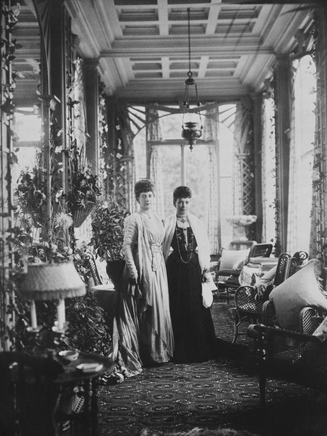 Queen Alexandra and Dowager Empress Marie Feodorovna of Russia, Hvidore, circa 1908