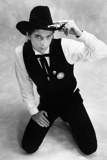 Michael Hutchence, portrait for Harper’s Bazaar Australia, Rosemount Avenue Studio, Sydney, 1985 Robert Rosen