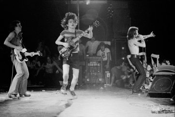 AC/DC, 1977 Bob King