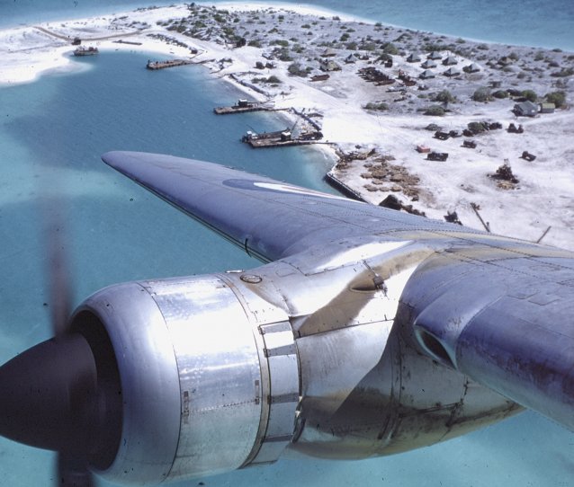 Hastings TG 582 over London, Christmas Island (Pacific), Aug 1956